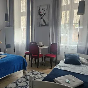 Hostel Deja Vu, Varšava